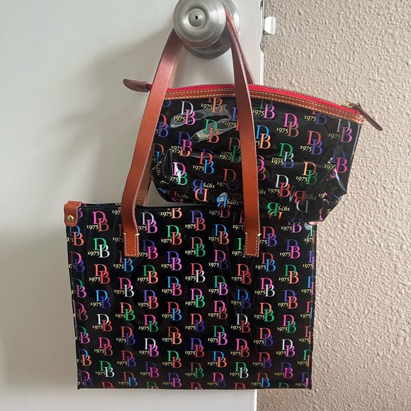 Dooney & Bourke set - Picture 2 of 16